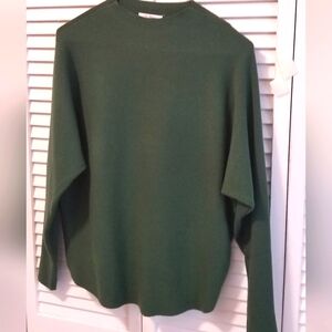 Green Long Sleeve Sweater with Smile Hem, Small